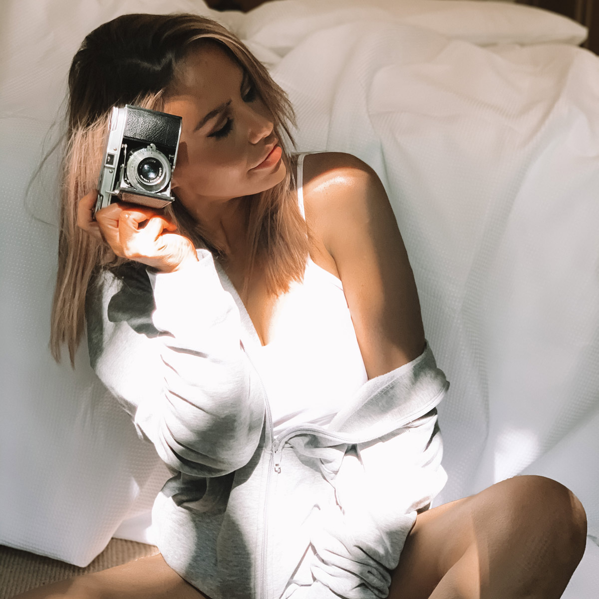 sofiadirado | Selfie ideas instagram, Selfies poses, Laying in bed pictures  instagram